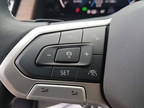 Used 2024 Volkswagen Atlas SE image 17