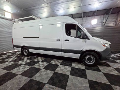 Used 2023 Mercedes-Benz Sprinter 2500 image 9