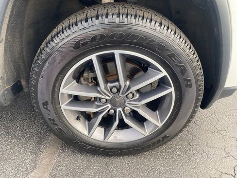 Used 2019 Jeep Grand Cherokee Limited image 30