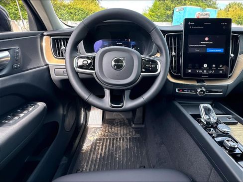 New 2026 Volvo XC60 B5 Core w/ Climate Package AWD/4WD image 15