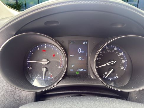 Used 2020 Toyota C-HR Limited image 11