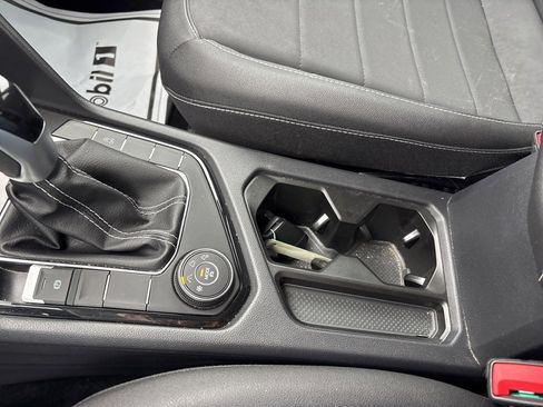 Used 2024 Volkswagen Taos SE image 22