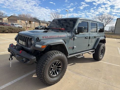 Used 2024 Jeep Wrangler Unlimited Rubicon image 2