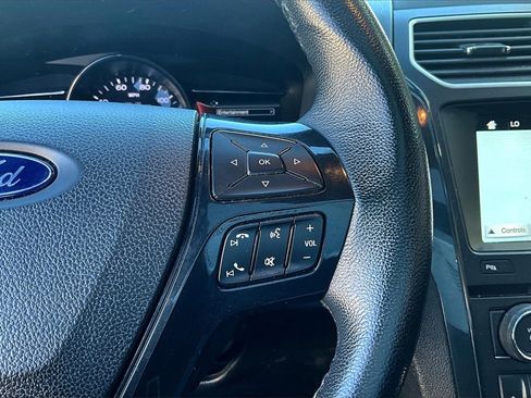 Used 2017 Ford Explorer XLT w/ Equipment Group 202A image 11