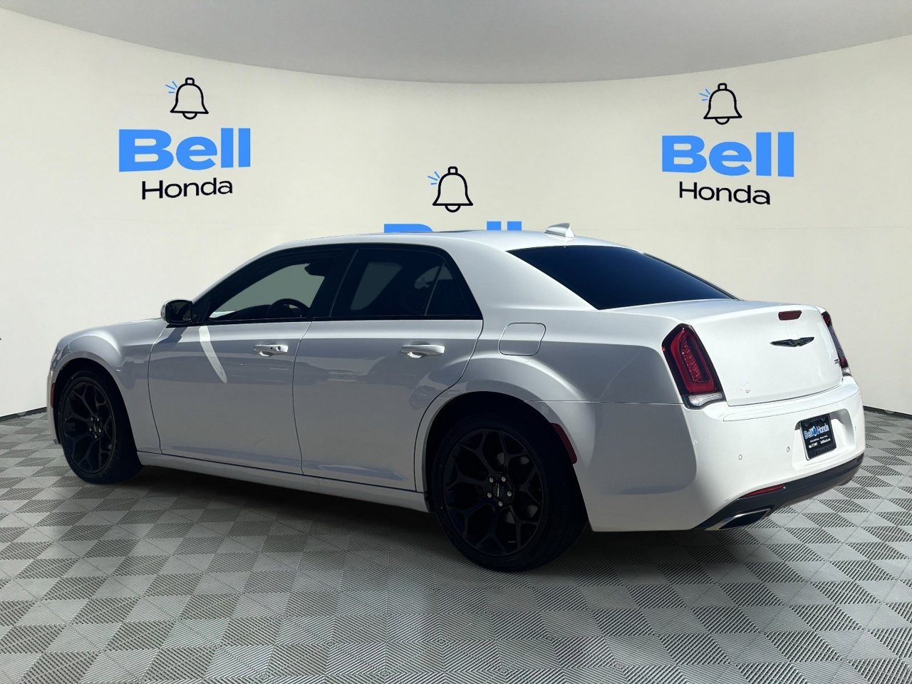 Used 2019 Chrysler 300 S w/ 300S Premium Group RWD image 3
