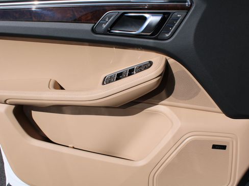 New 2026 Porsche Macan image 13