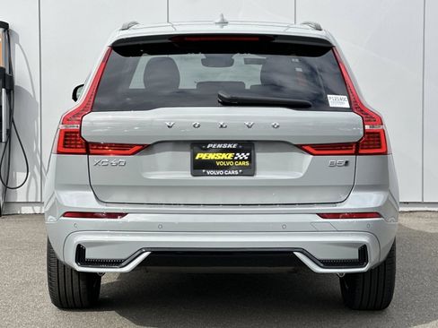 Used 2025 Volvo XC60 B5 Core w/ Protection Package Premier image 4