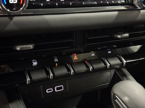 New 2025 GMC Canyon Elevation w/ Convenience Package image 27