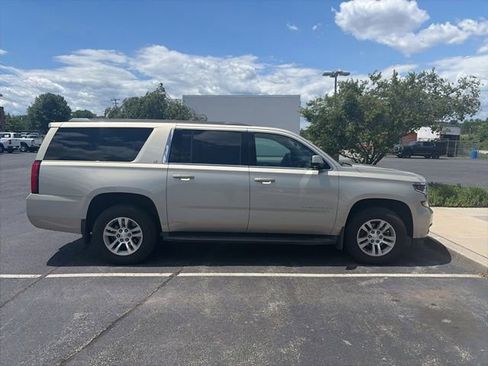 Used 2016 Chevrolet Suburban LT AWD/4WD image 4