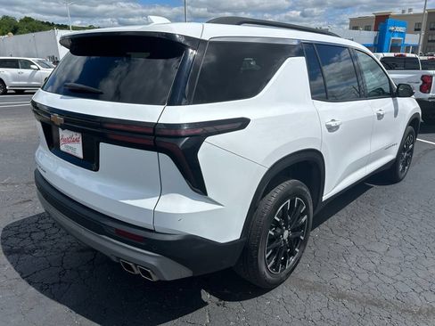 Used 2025 Chevrolet Traverse LT w/ Sun and Wheel Package AWD/4WD image 5