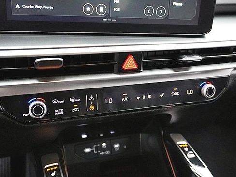 Used 2024 Kia Sorento S image 29