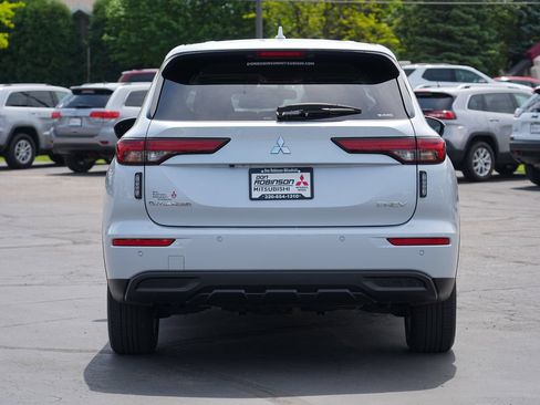 Used 2023 Mitsubishi Outlander ES AWD/4WD image 4