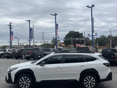 Certified 2025 Subaru Outback Premium image 6