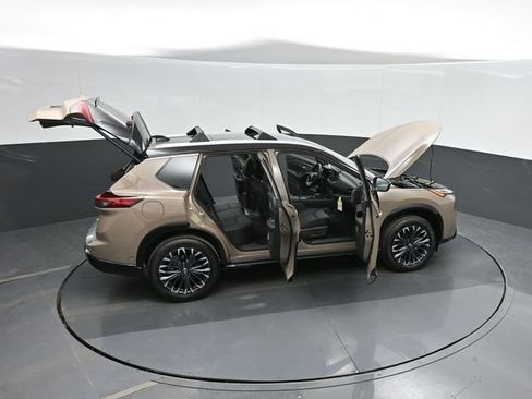 Used 2025 Nissan Rogue Platinum w/ Platinum Premium Package image 50