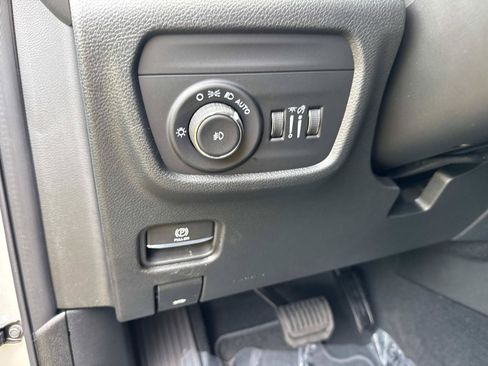 New 2025 Jeep Grand Cherokee Limited w/ Black Appearance Package RWD image 27