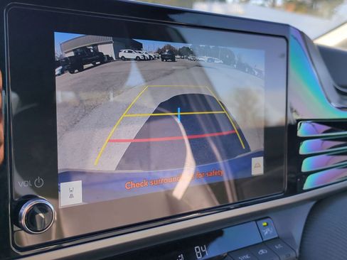 Used 2025 Toyota Camry SE image 15