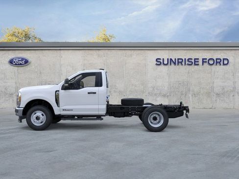 New 2026 Ford F350 XL w/ XL Chrome Package image 3