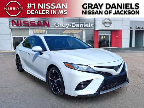 Used 2019 Toyota Camry XSE FWD image 1