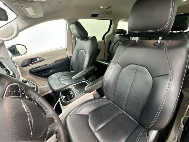 Used 2024 Chrysler Pacifica Touring-L FWD image 15