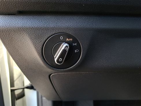 Used 2022 Volkswagen Jetta SE image 25