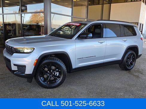 Used 2024 Jeep Grand Cherokee L Laredo AWD/4WD image 1