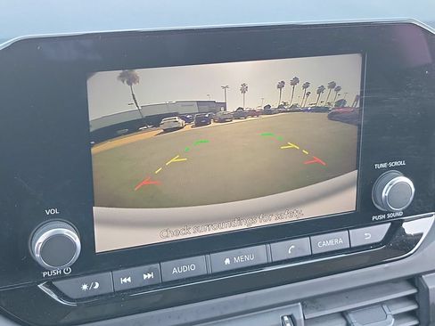 Used 2025 Nissan Pathfinder S FWD image 11