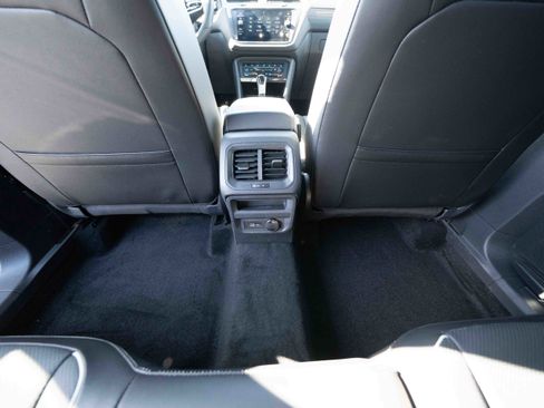 Used 2024 Volkswagen Tiguan SEL R-Line image 22