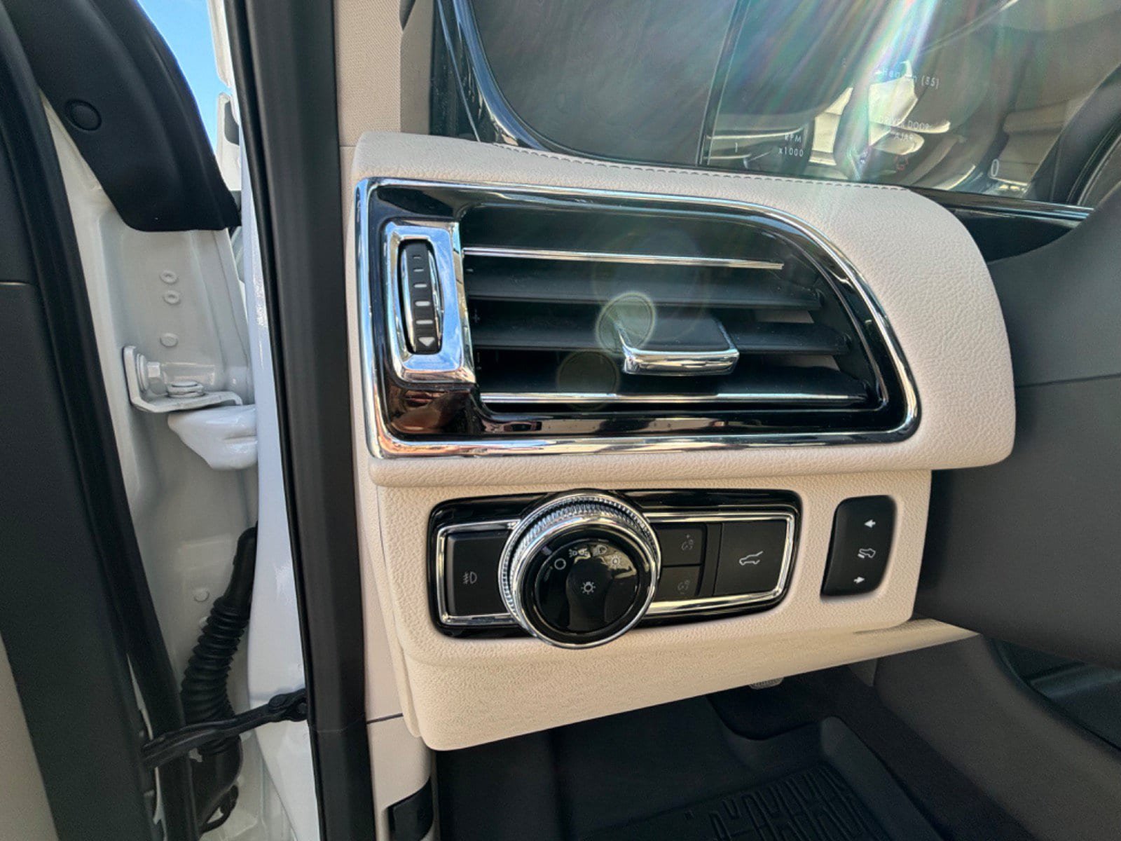 Used 2020 Lincoln Navigator L Reserve w/ Luxury Package AWD/4WD image 34