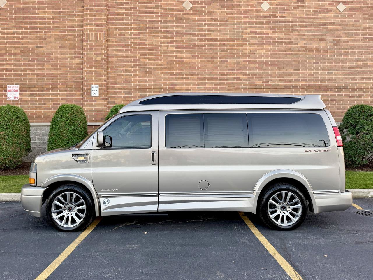 Used 2019 GMC Savana 2500 w/ Enhanced Convenience Package RWD image 2