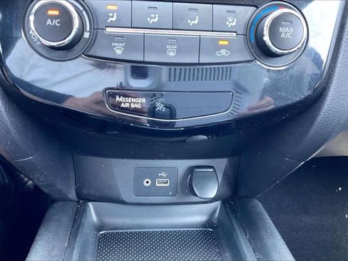 Used 2019 Nissan Rogue Sport S FWD image 31