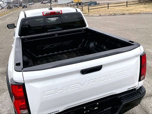 Used 2024 Chevrolet Colorado ZR2 w/ Technology Package image 32