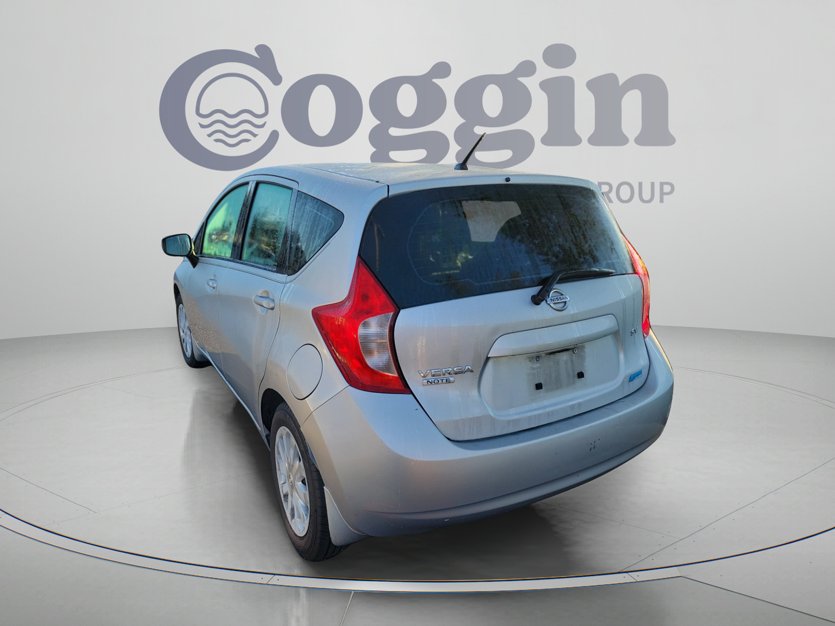 Used 2015 Nissan Versa Note SV FWD image 2