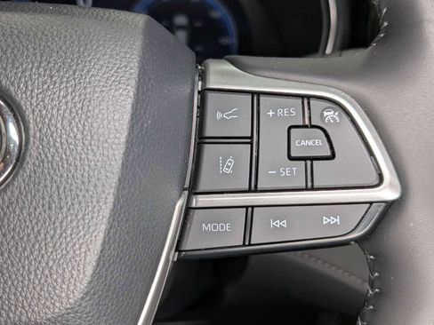 Used 2024 Toyota Highlander Platinum image 45