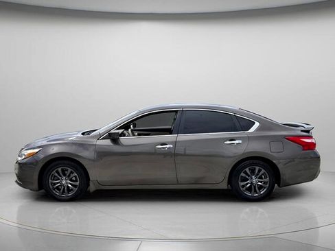 Used 2017 Nissan Altima 2.5 S w/ Power Driver Seat Package FWD image 3
