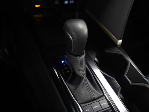 Used 2025 Toyota Camry SE image 21