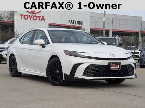 Used 2025 Toyota Camry SE image 2