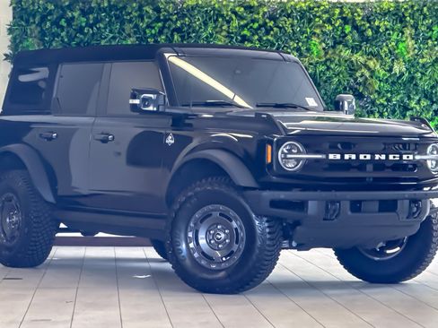 Used 2024 Ford Bronco Outer Banks AWD/4WD image 1