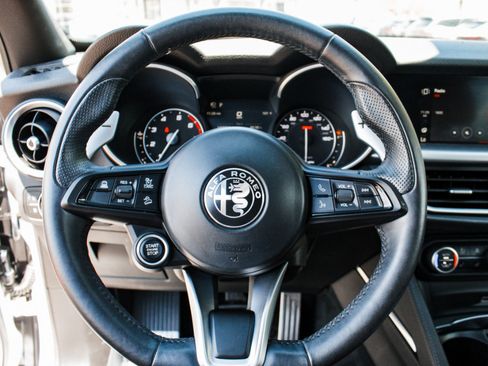 Used 2023 Alfa Romeo Stelvio Veloce AWD/4WD image 13