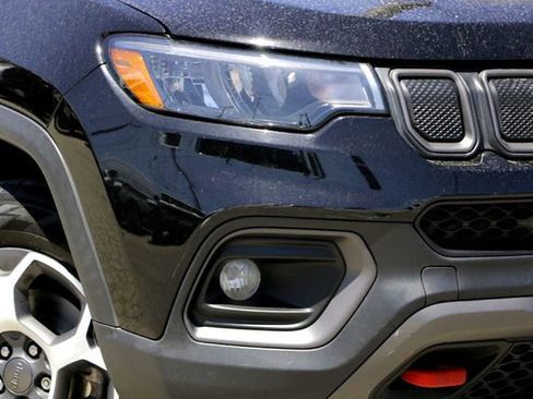 Used 2022 Jeep Compass Trailhawk w/ Trailhawk Convenience Group AWD/4WD image 3