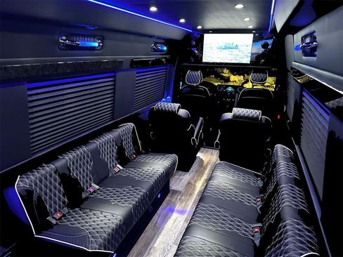 Used 2024 Mercedes-Benz Sprinter 3500 image 32