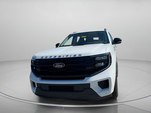 New 2025 Ford Expedition Active image 9