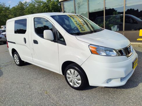Used 2018 Nissan NV200 SV w/ Navigation Package image 2