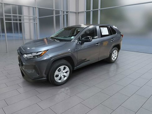 Certified 2024 Toyota RAV4 LE AWD/4WD image 4