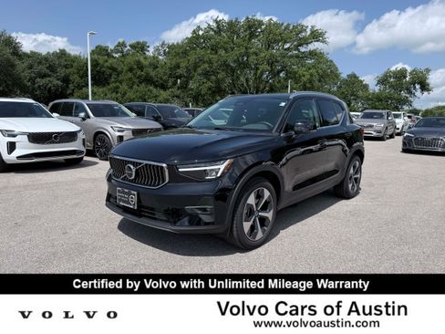 Certified 2025 Volvo XC40 B5 Plus AWD/4WD image 1