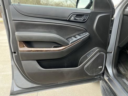 Used 2018 Chevrolet Suburban LT image 23
