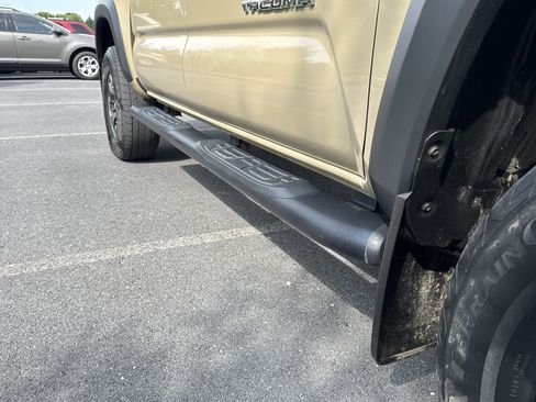 Used 2019 Toyota Tacoma TRD Off-Road AWD/4WD image 34