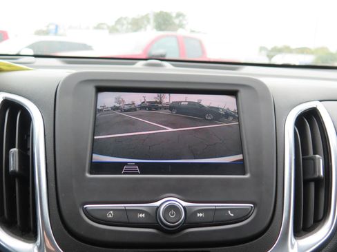 Used 2020 Chevrolet Equinox LT image 12