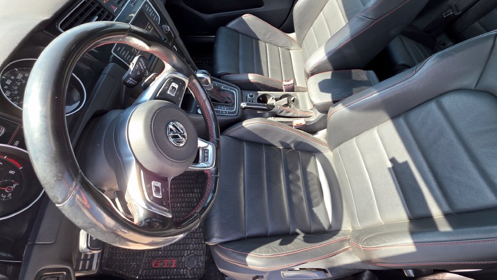 Used 2017 Volkswagen GTI SE FWD image 12