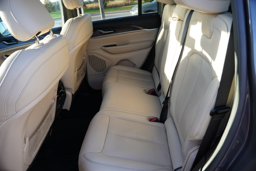 Certified 2025 Jeep Grand Cherokee Limited w/ Luxury Tech Group II AWD/4WD image 18