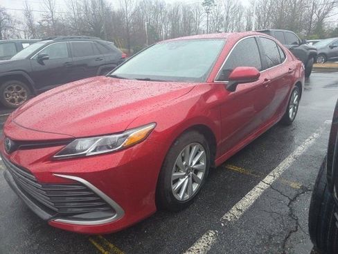 Used 2023 Toyota Camry LE image 1